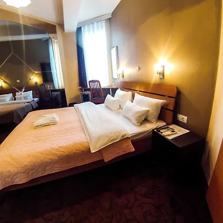 Orange Hotel 3*