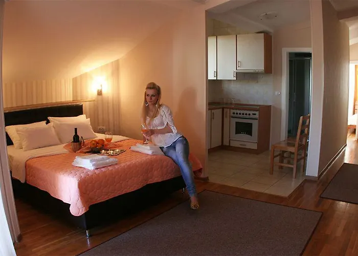 Orange Hotel 3*
